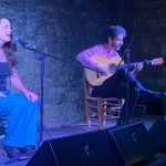 Clara Montes pone el sabor de sus letras en un concierto íntimo y a fuego lento en la Muralla del Infanta Leonor