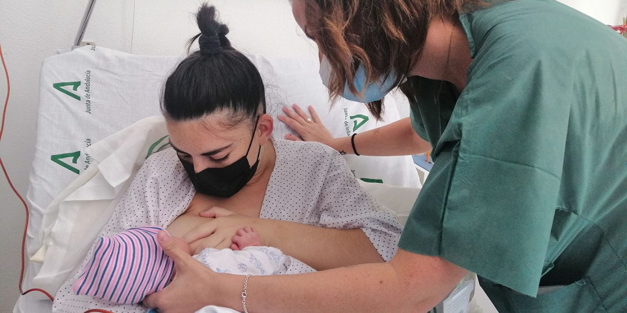 El Hospital Universitario de Jaén forma a más de 1.000 madres en lactancia materna