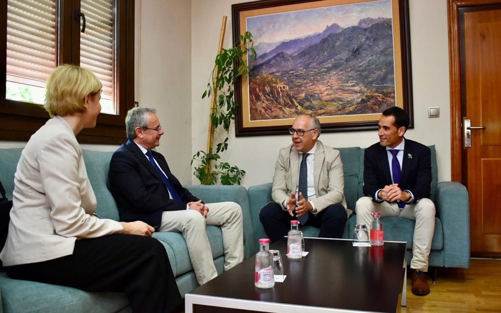 El delegado del Gobierno significa los lazos de unión de Jaén con Eslovenia en su encuentro con el embajador