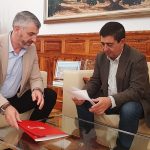 Reyes subraya el papel de los sindicatos para lograr derechos en su encuentro con el secretario general de UGT Andalucía