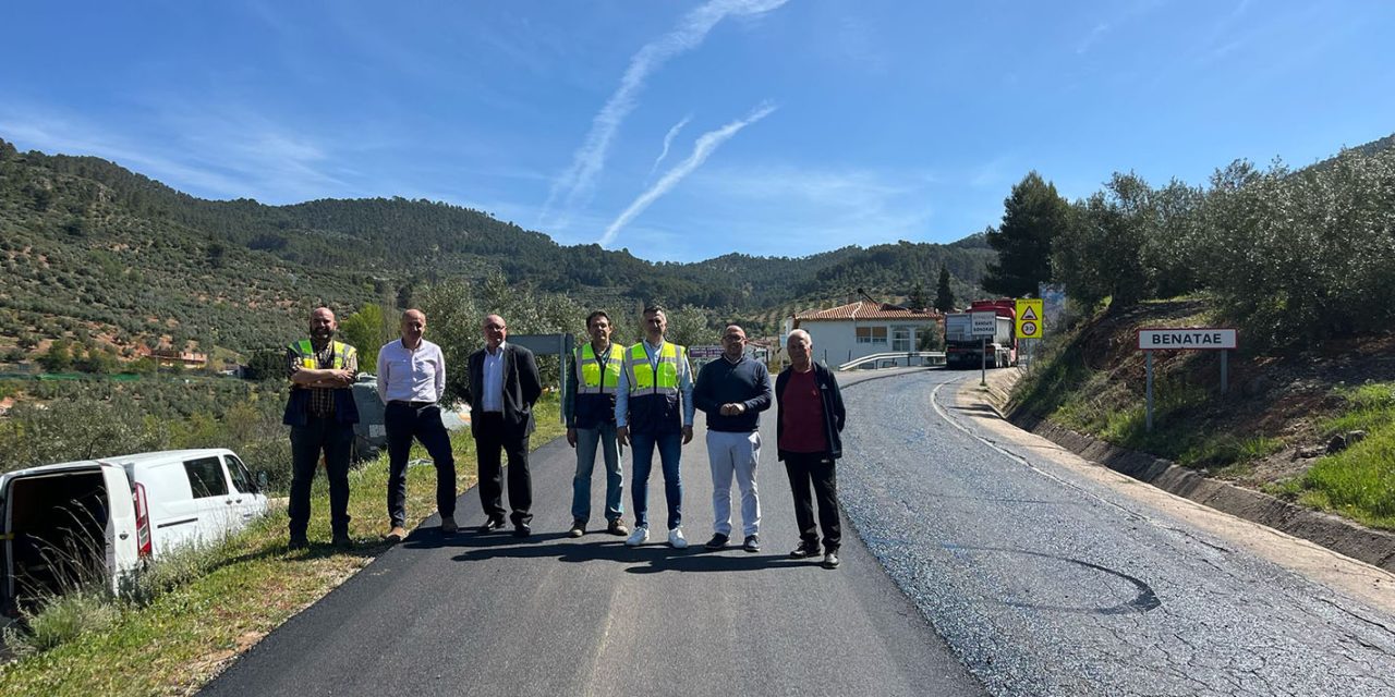 Diputación ejecuta las obras para el refuerzo del firme de la carretera de acceso al municipio de Benatae