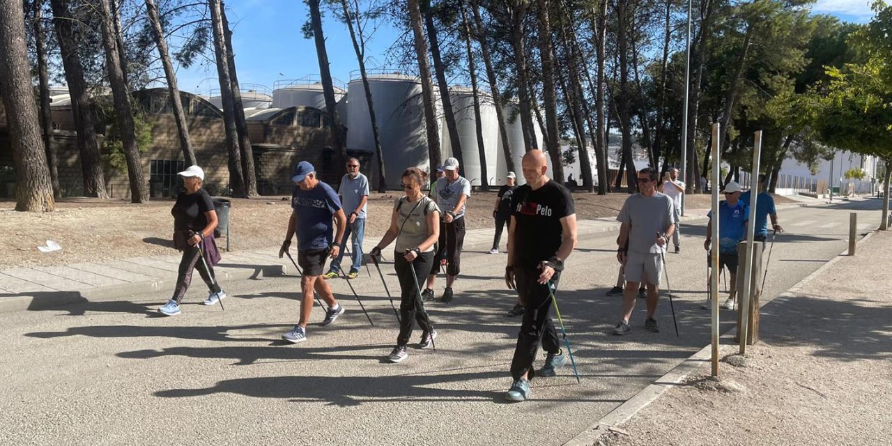 La Marcha Nórdica se abre paso en la Sierra Sur de Jaén gracias a una iniciativa de ADSUR