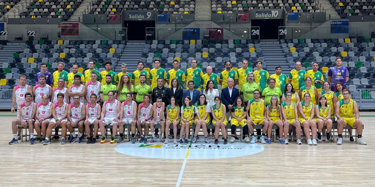 El presidente de la Diputación participa en la foto oficial de la temporada 2025/2026 del Jaén Paraíso Interior FS