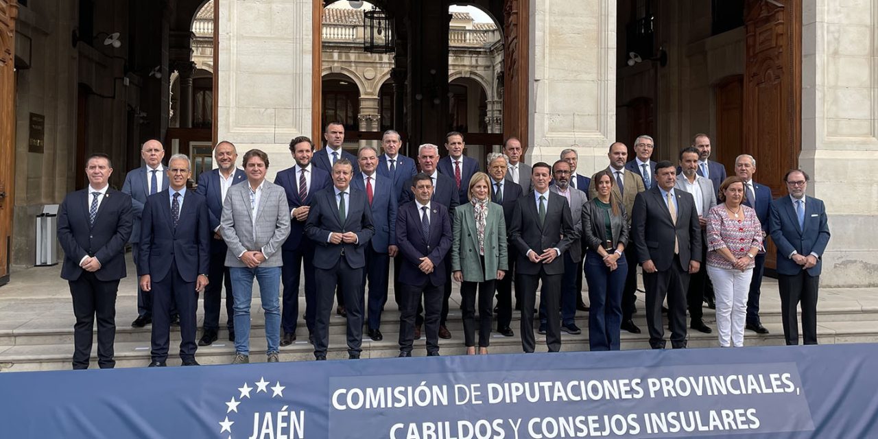 Reyes pone en valor el “papel fundamental” de las diputaciones, sobre todo para los municipios más pequeños