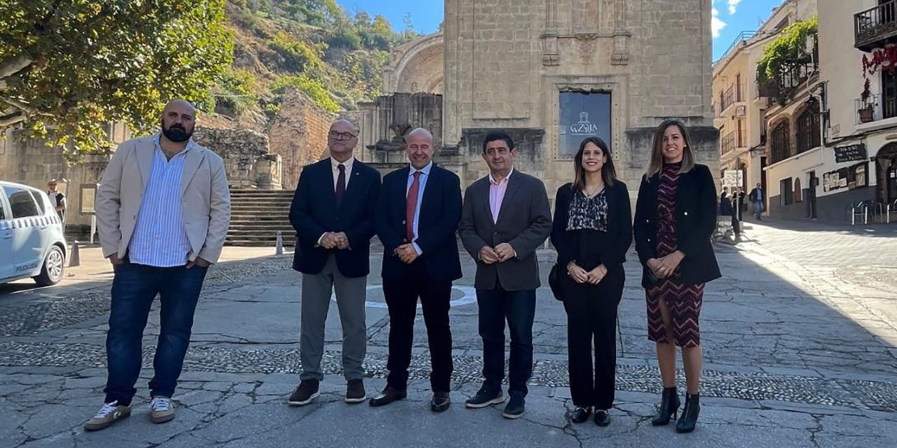 Cazorla inaugura la oficina de turismo tras su remodelación y el nuevo Centro de Interpretación del Adelantamiento