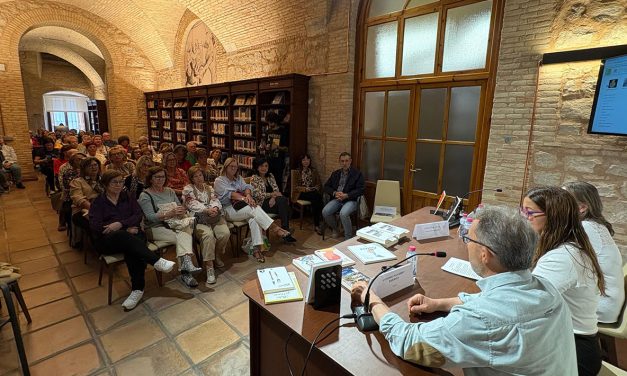 Más de 50 personas de clubes de lectura de Mágina participan en un encuentro con escritores de esta comarca