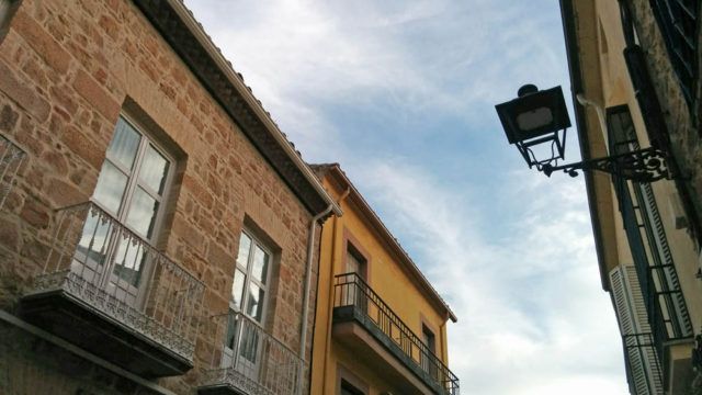 Farola con luminaria led en el Casco Antiguo de Linares