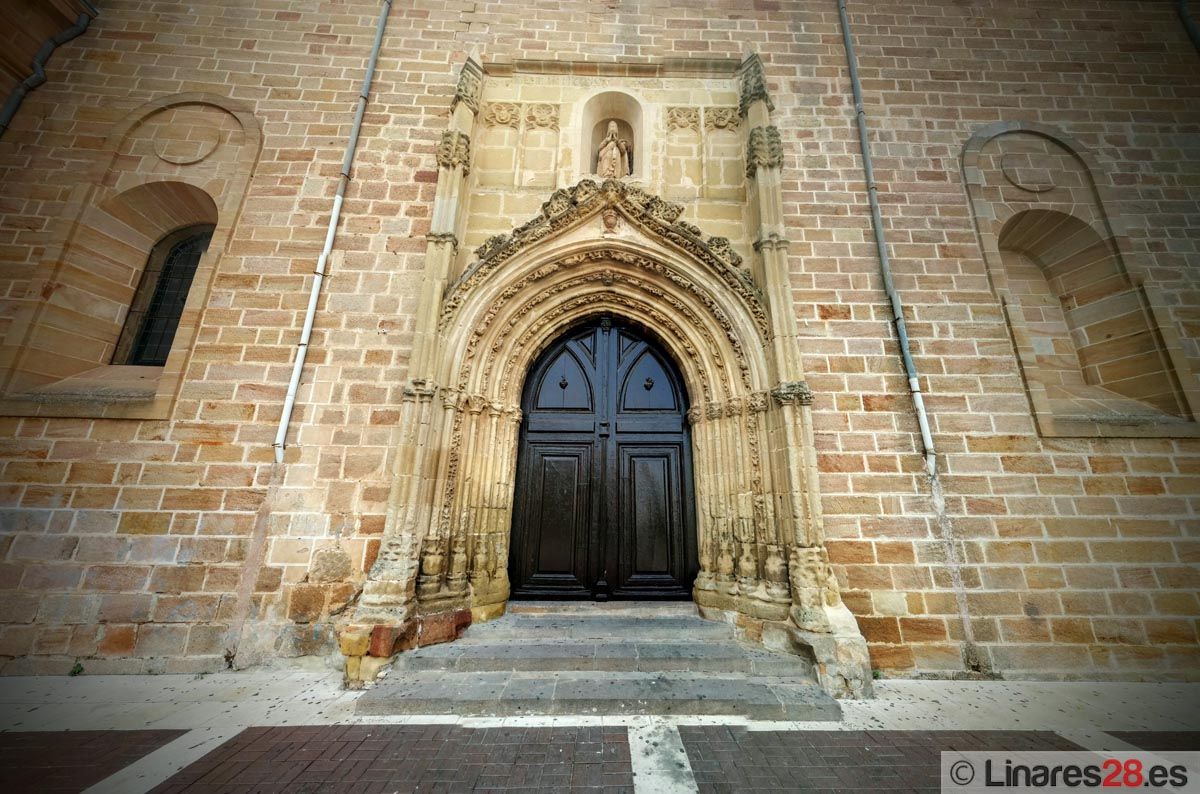 Puerta principal de Santa María la Mayor